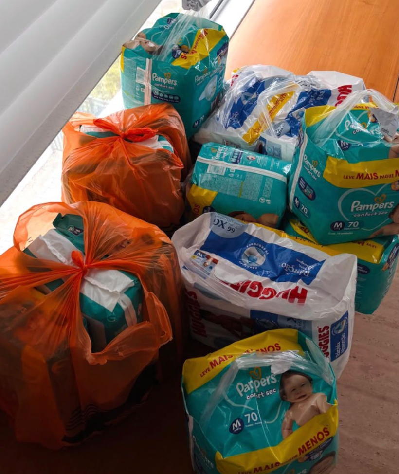 Sacolas de fraldas arrecadadas